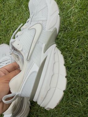 Nike Women’s Running Shoes Cream White Mesh Trainers Size [size 9]